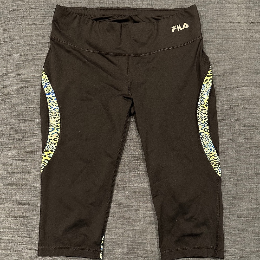 Women's athletic capri leggings